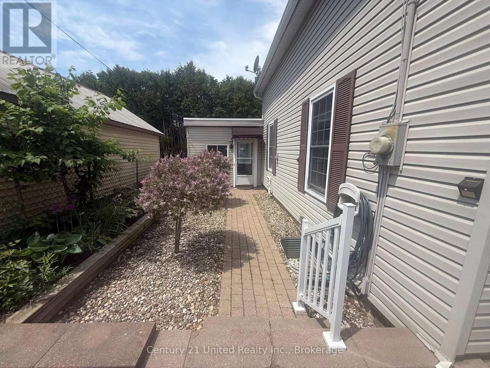 Property Photo: 249 Margaret Street 2 ON K9A 2Z6