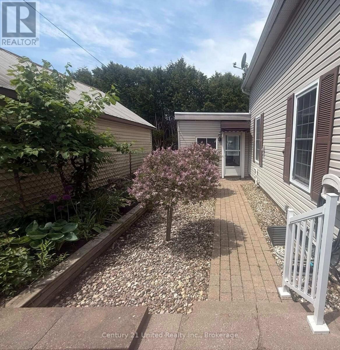 Property Photo: 249 Margaret Street 2 ON K9A 2Z6
