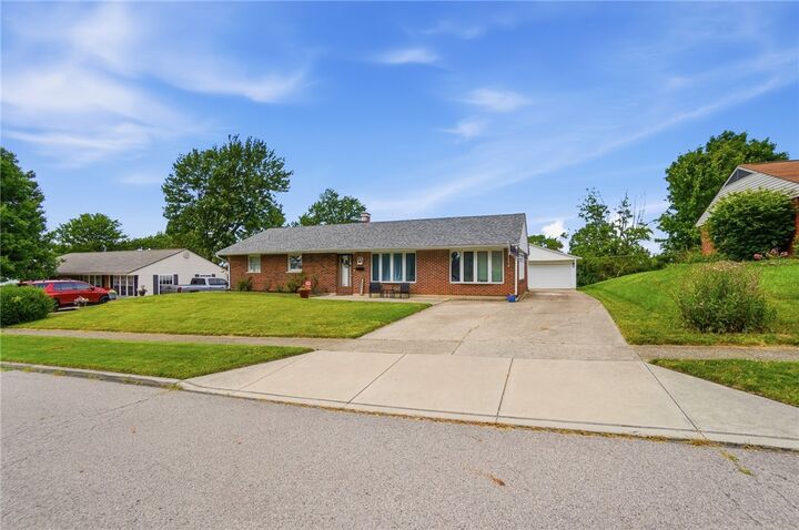 Property Photo:  2937 E Cunnington Lane  OH 45420 