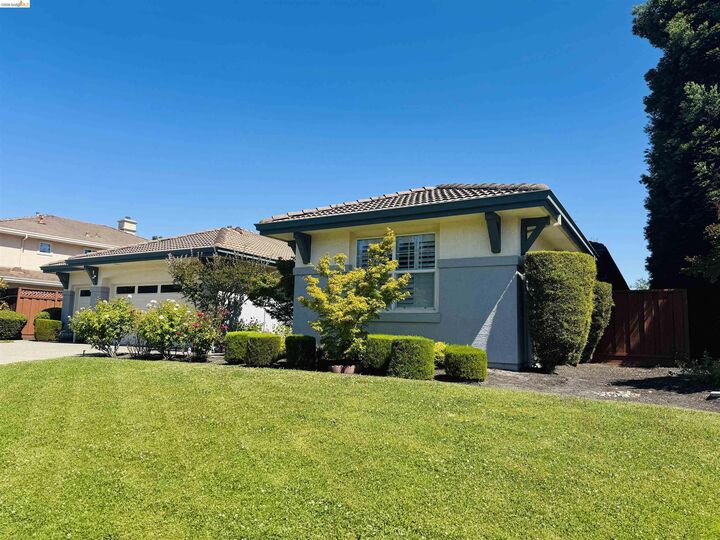 Property Photo:  501 Winding Brook Ct  CA 94582 