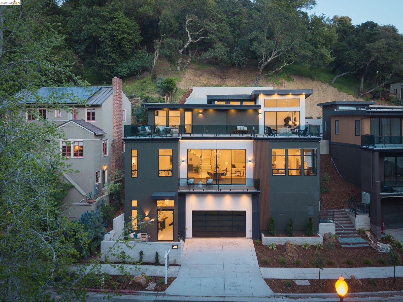 Property Photo:  1675 Trestle Glen Rd  CA 94610 