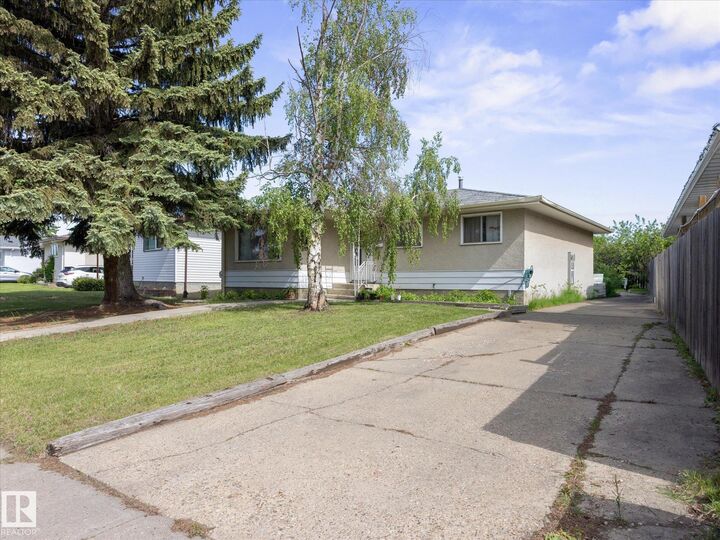 Property Photo:  11408 165 Avenue NW  AB T5X 3W6 