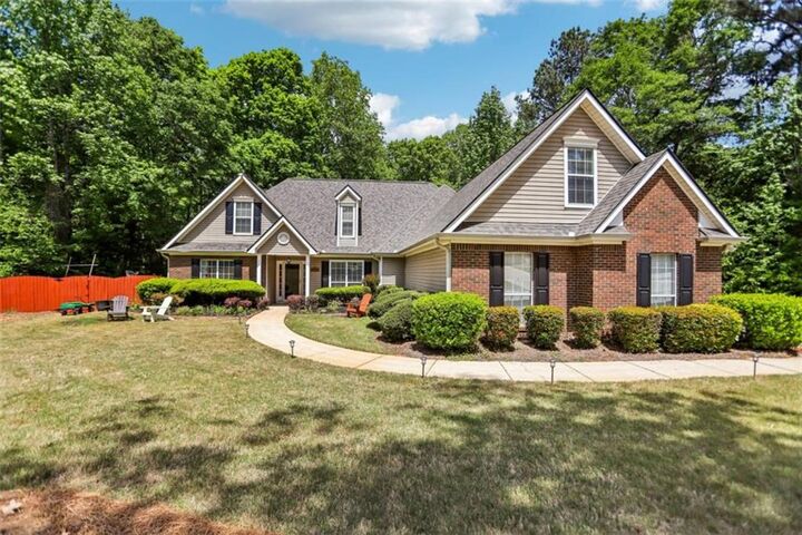 Property Photo: 105 Stratford Circle GA 30281