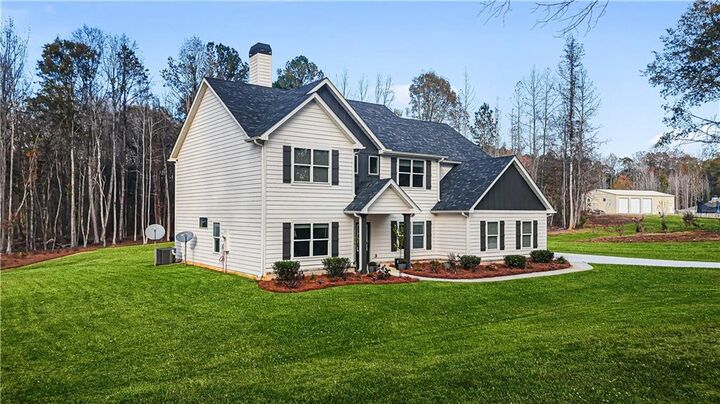 Property Photo: 435 Paynes Lake Road GA 30116