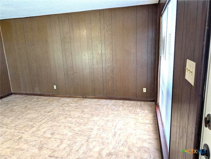 Property Photo:  402 Skyline Avenue A  TX 76541 