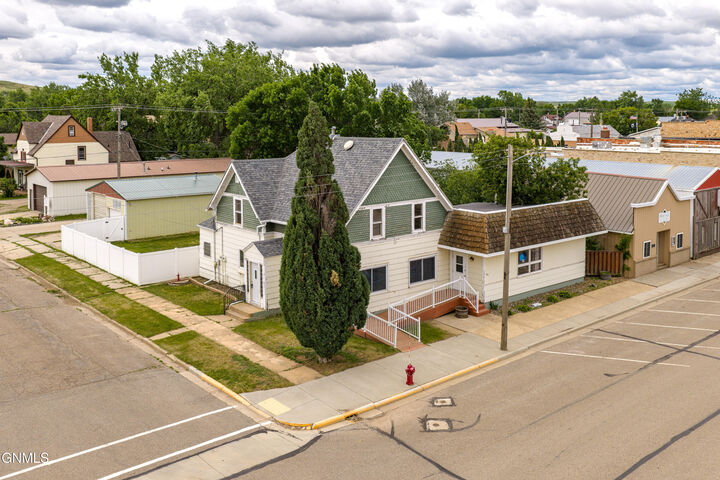 Property Photo:  725 Main Street  ND 58638 