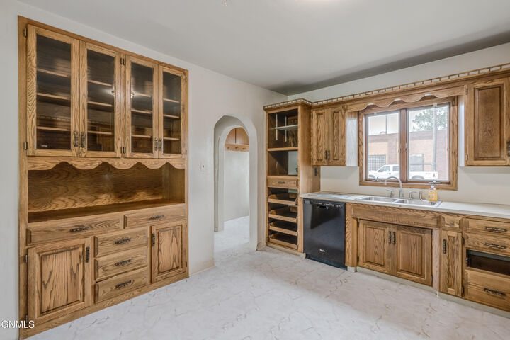 Property Photo: 725 Main Street ND 58638