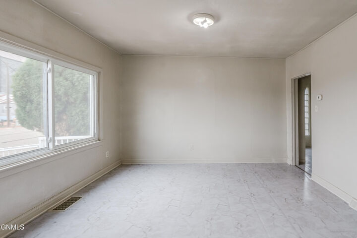 Property Photo:  725 Main Street  ND 58638 
