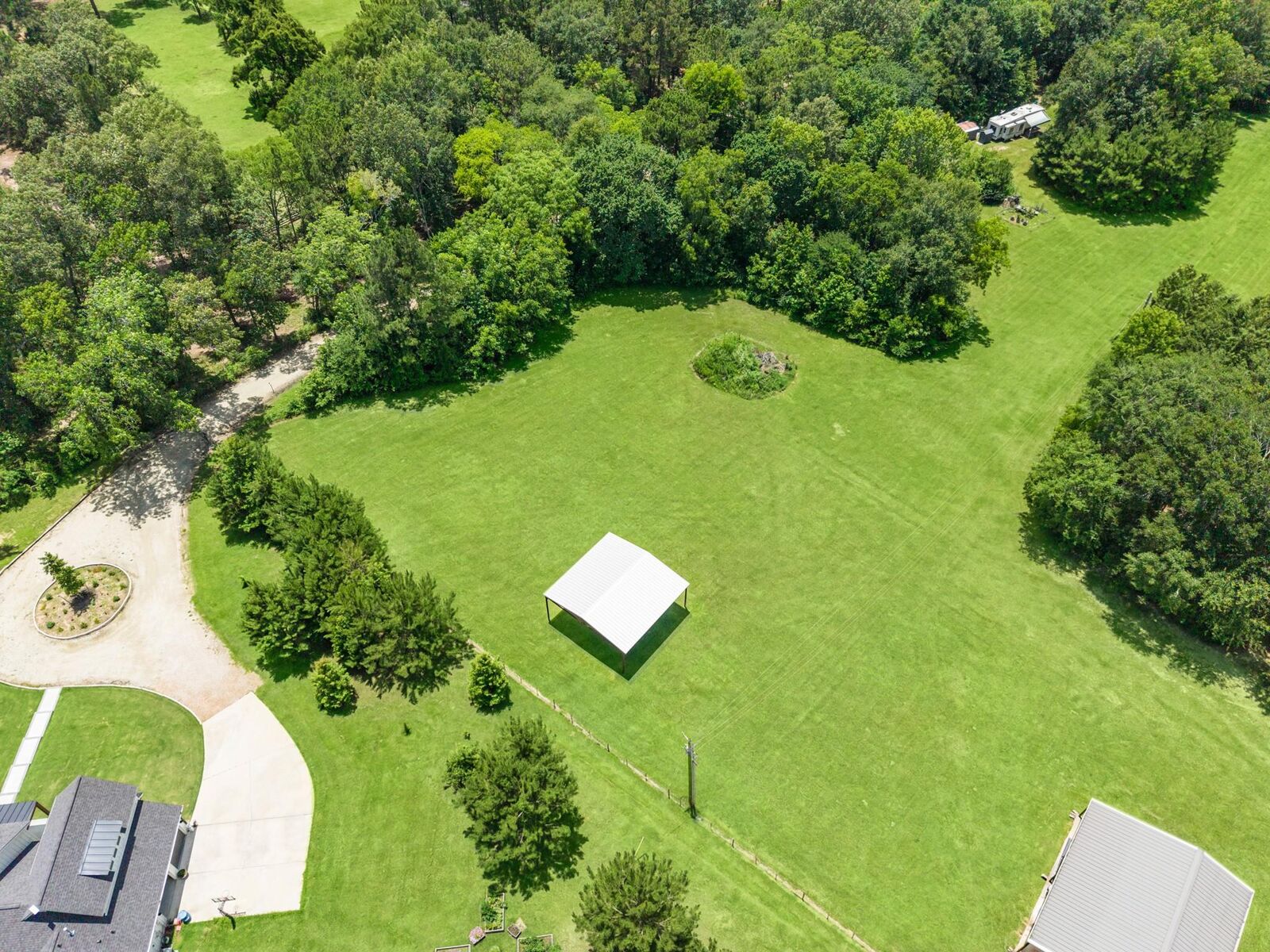 Property Photo: 17300 Dutch Road TX 77358