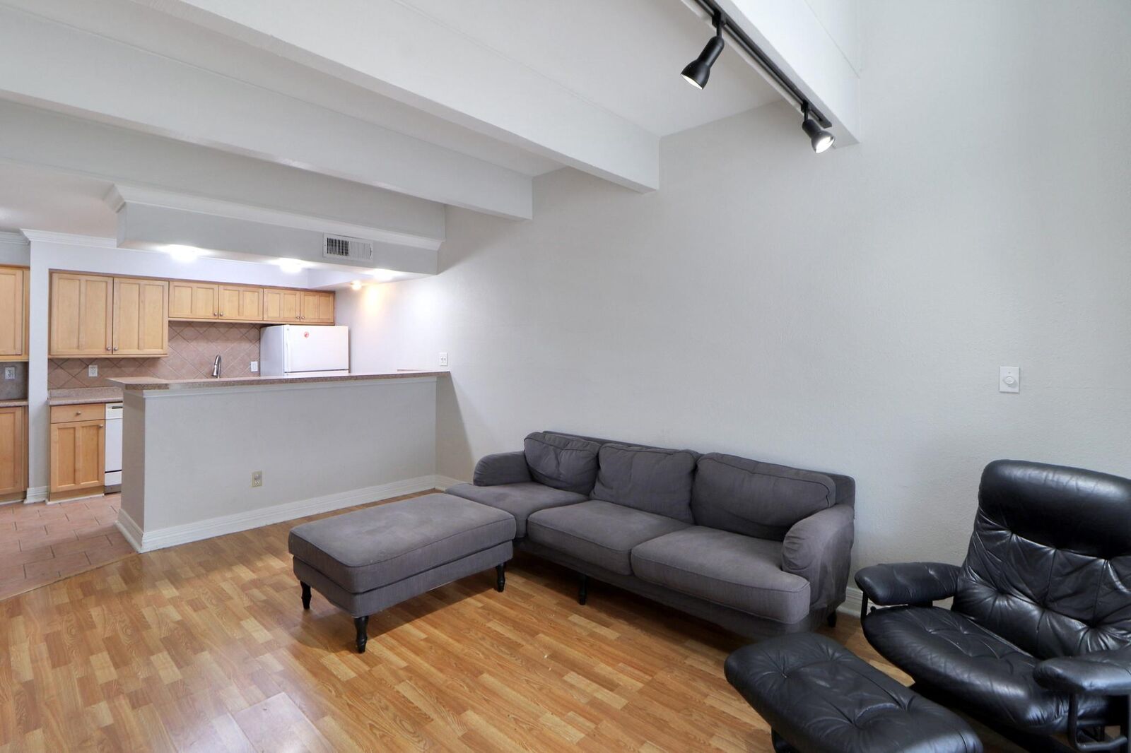 Property Photo: 5929 Queensloch Drive 104 TX 77096