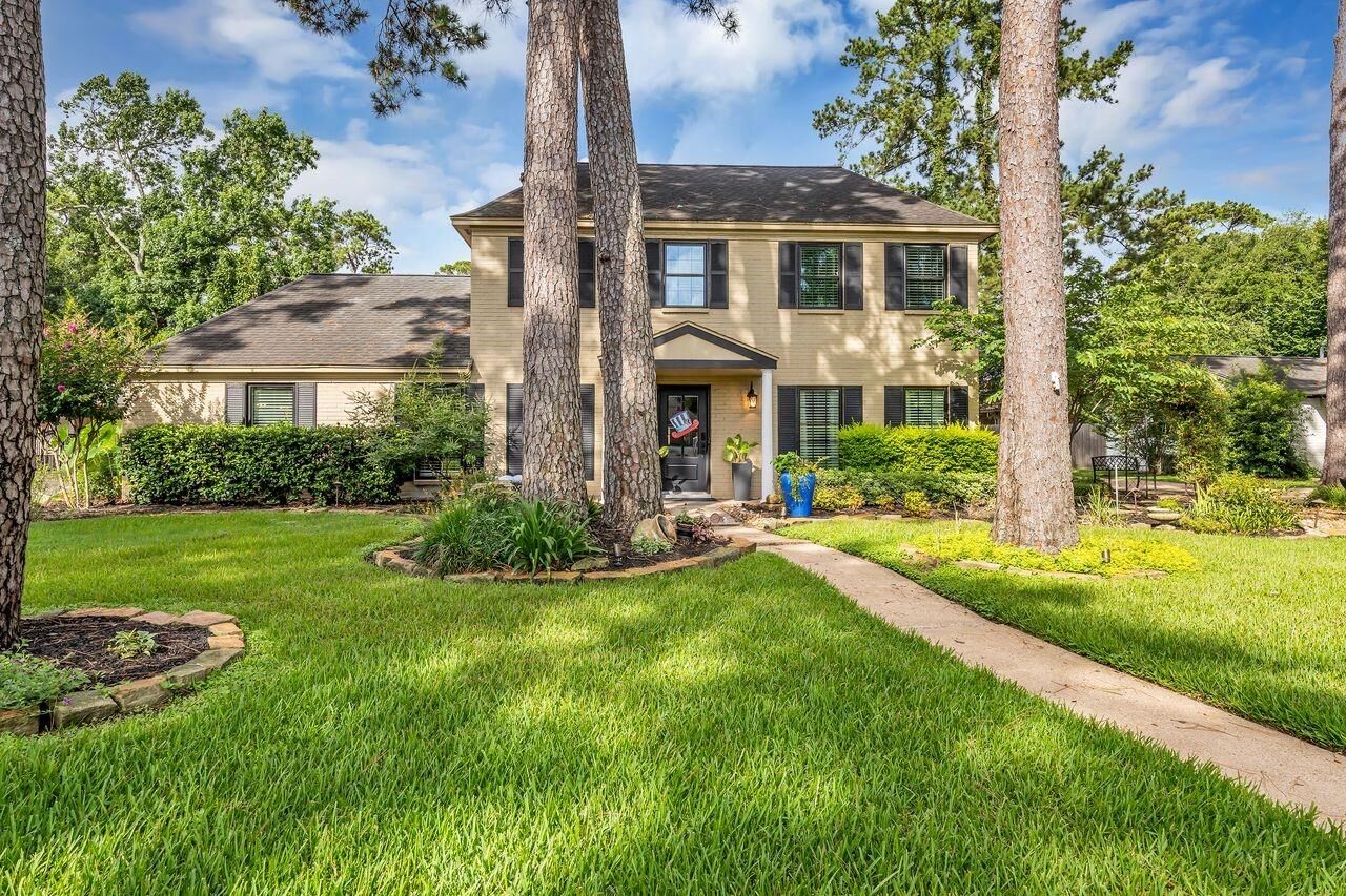 Property Photo: 14115 Paradise Valley Drive TX 77069