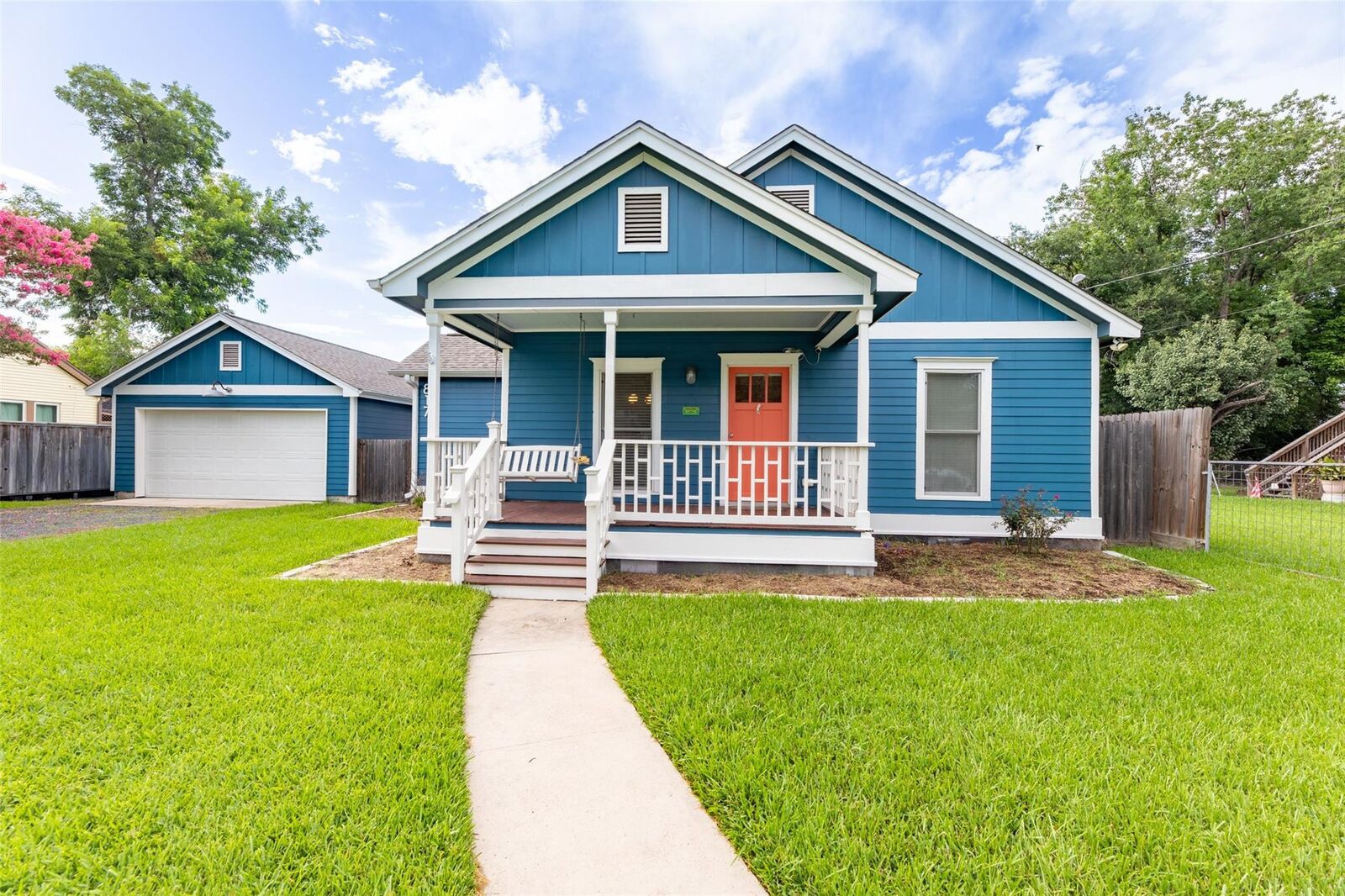 Property Photo: 817 Gale Street TX 77009