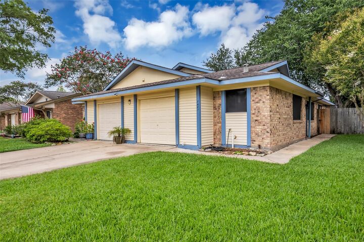 Property Photo: 1447 Silverpines Road TX 77062