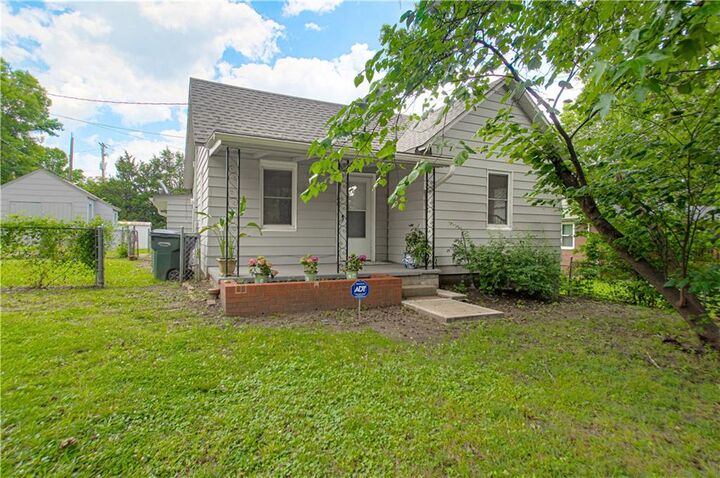 Property Photo: 1801 S Broadway Street KS 66048