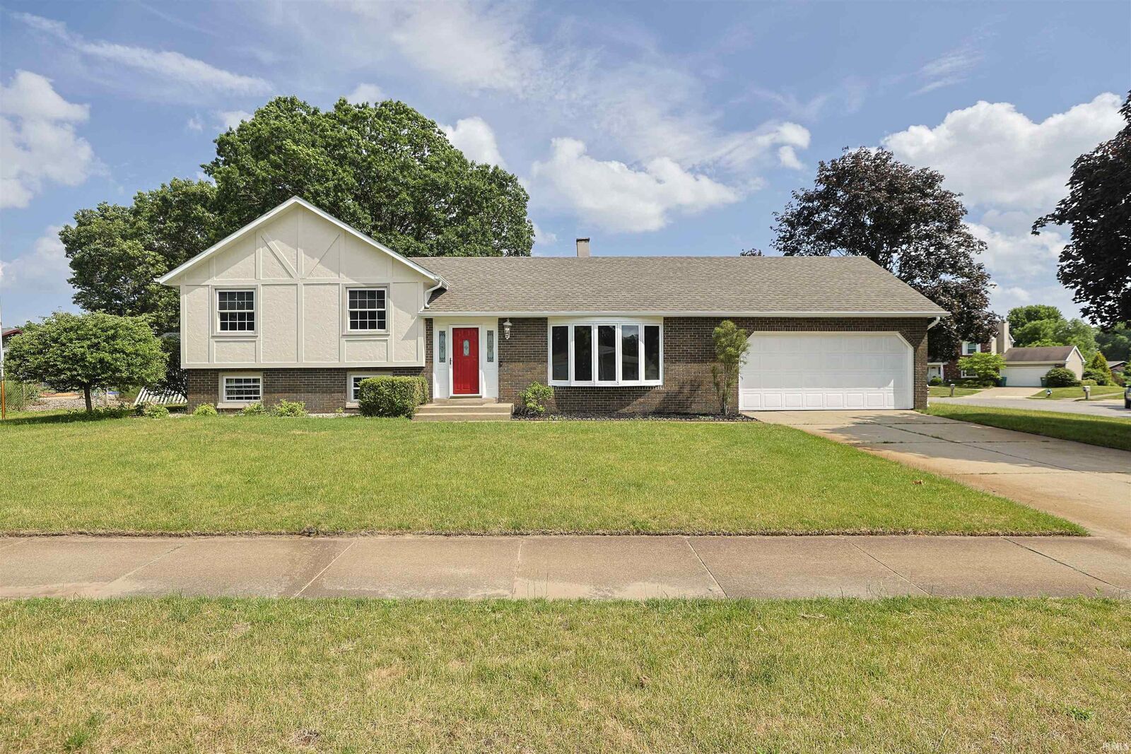 Property Photo: 3015 Waverly Court IN 46544
