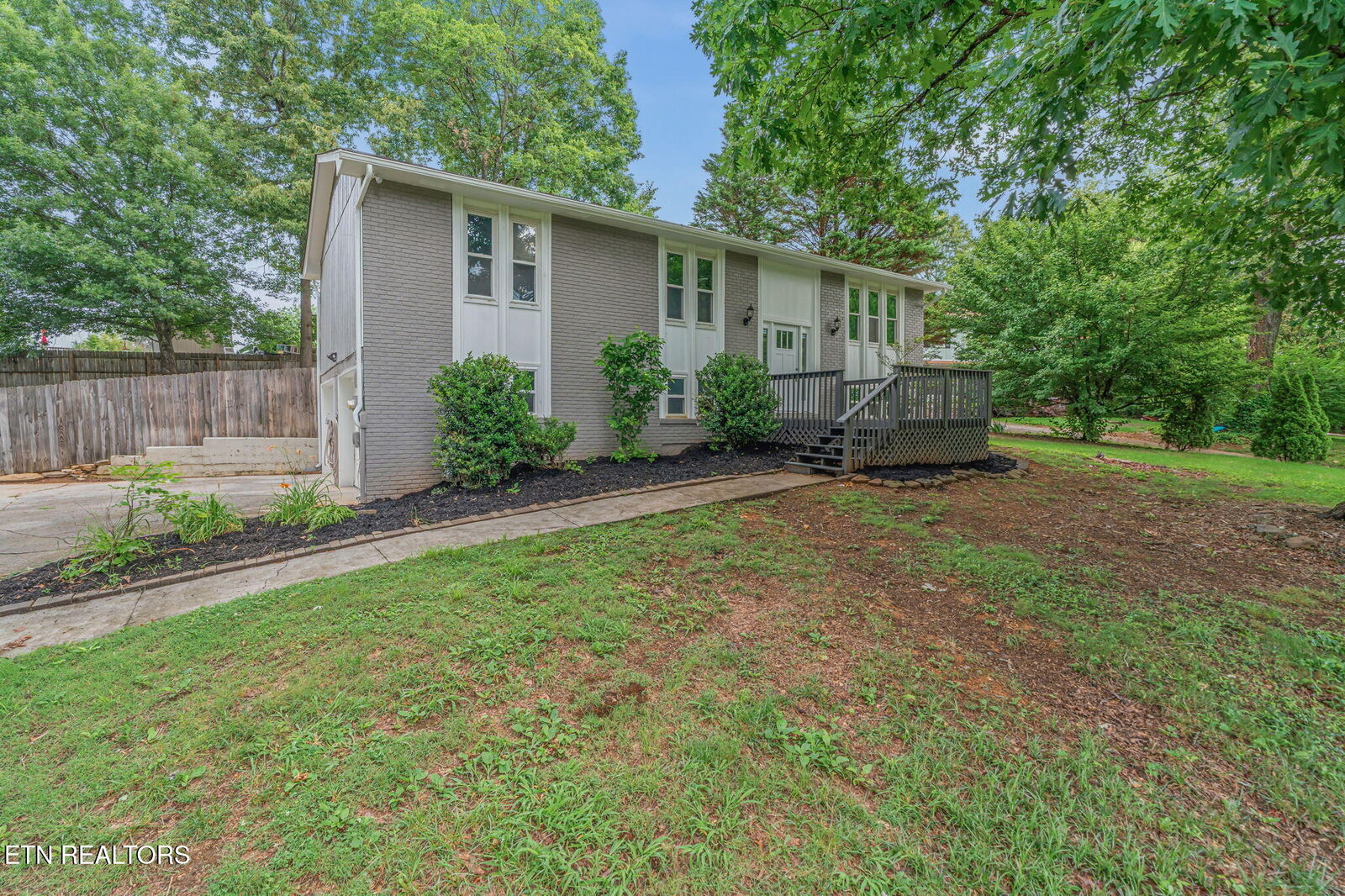 Property Photo: 10005 Hempshire Drive TN 37922