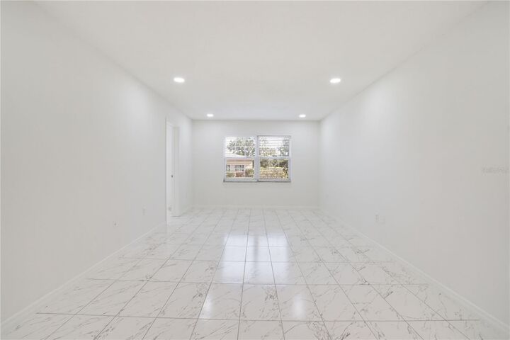 Property Photo:  4013 Lake Bayshore Dr 107  FL 34205 
