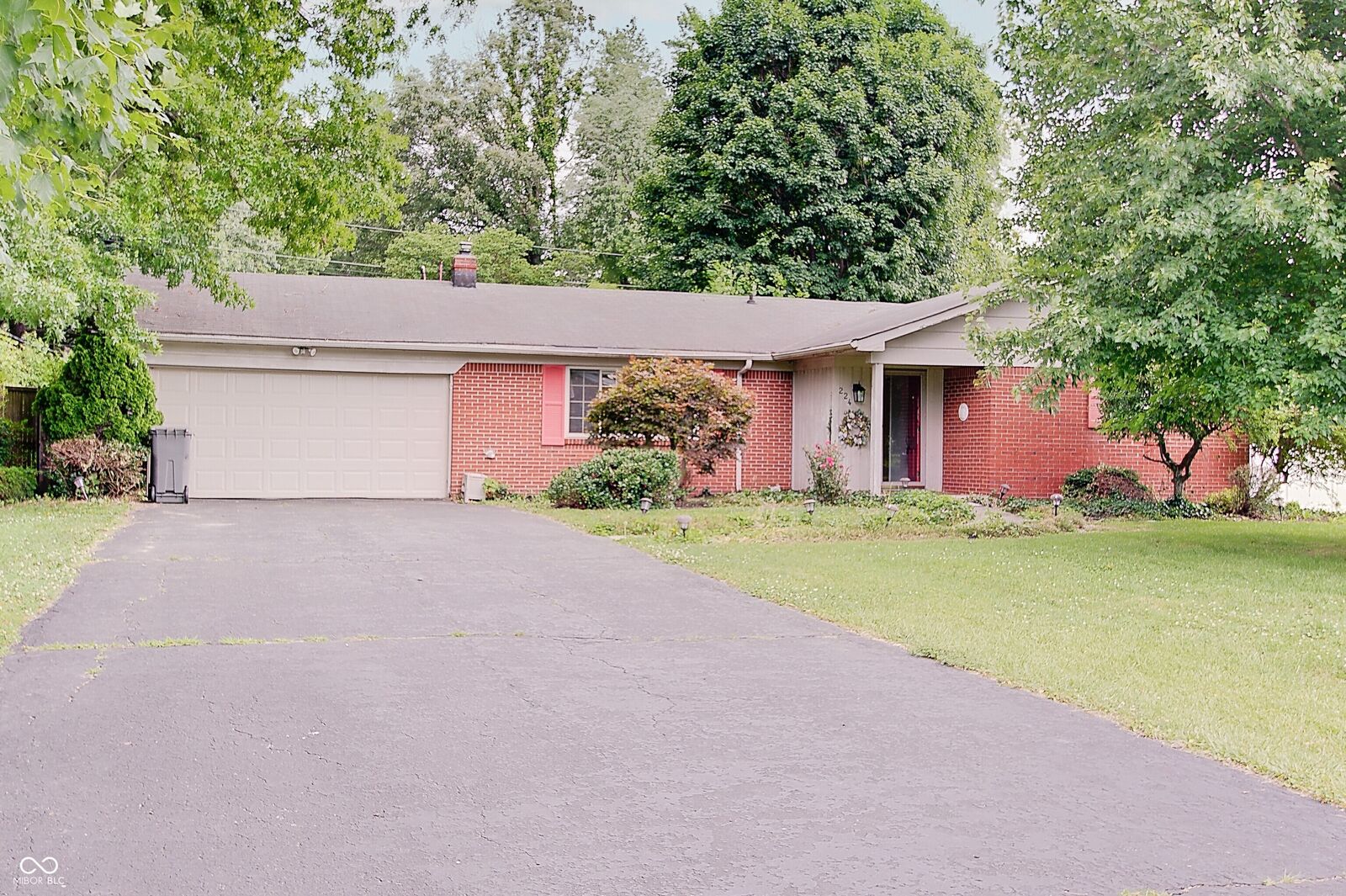Property Photo: 224 E Hickory Lane IN 46227