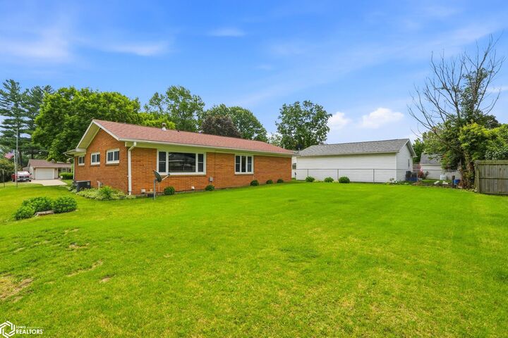 Property Photo:  401 Neva Place  IA 52655 
