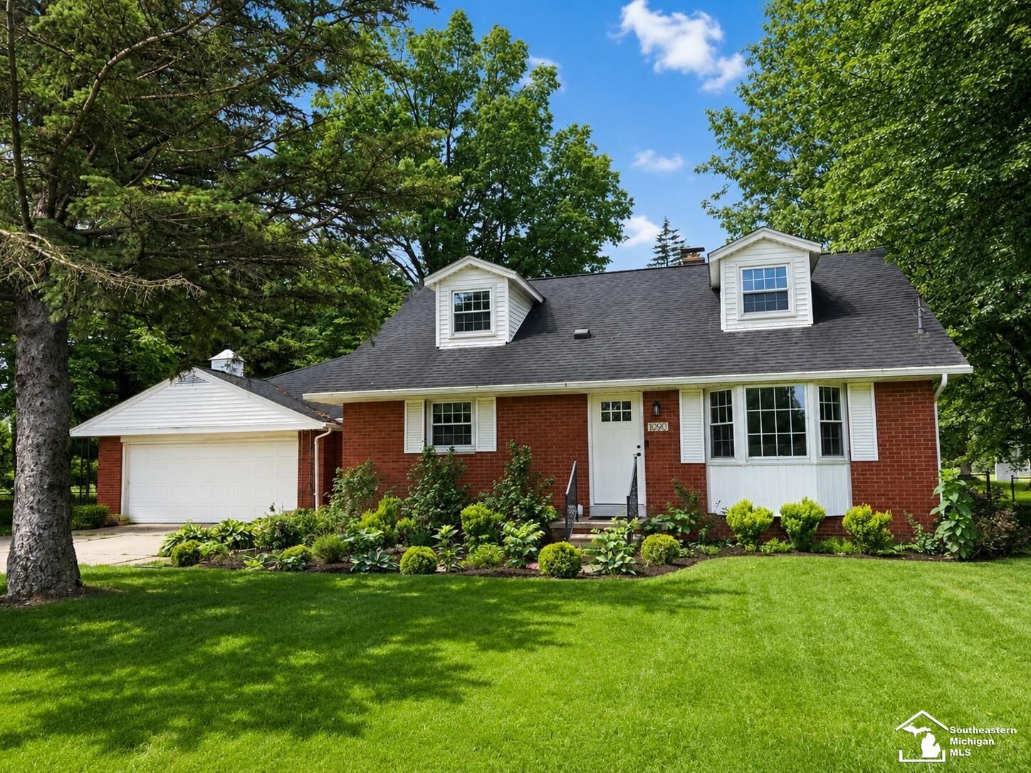 Property Photo:  1090 Cole Road  MI 48162 