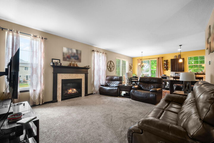 Property Photo:  1721 Sagewood Cir  WI 53095 