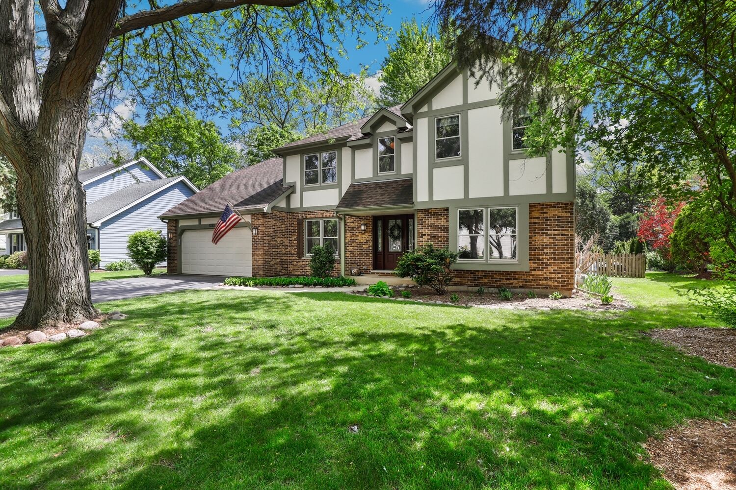 Property Photo: 1232 Wilshire Drive IL 60540