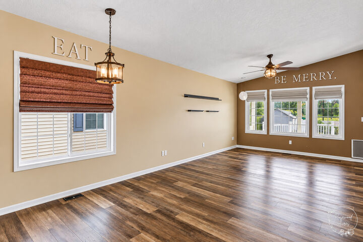 Property Photo: 422 Bramble IL 60950