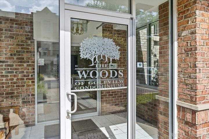Property Photo: 7841 W 157th Street 104 IL 60462
