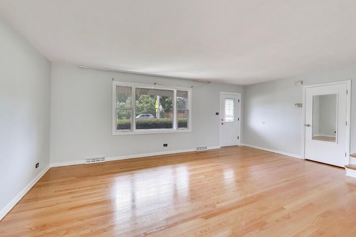 Property Photo: 5455 S Catherine Avenue IL 60525