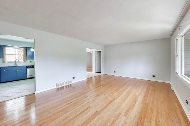 Property Photo: 5455 S Catherine Avenue IL 60525