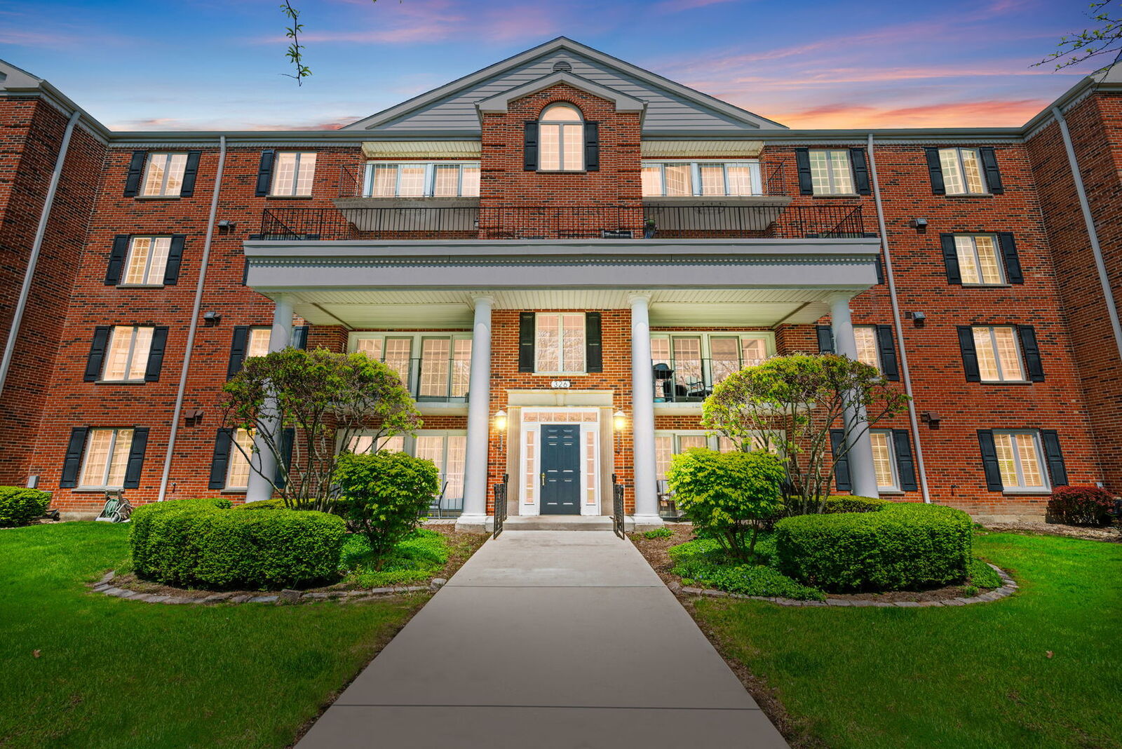 Property Photo:  326 Park Avenue 21  IL 60514 