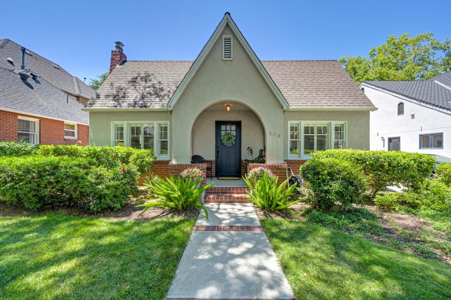 Property Photo: 908 Sonoma Way CA 95819