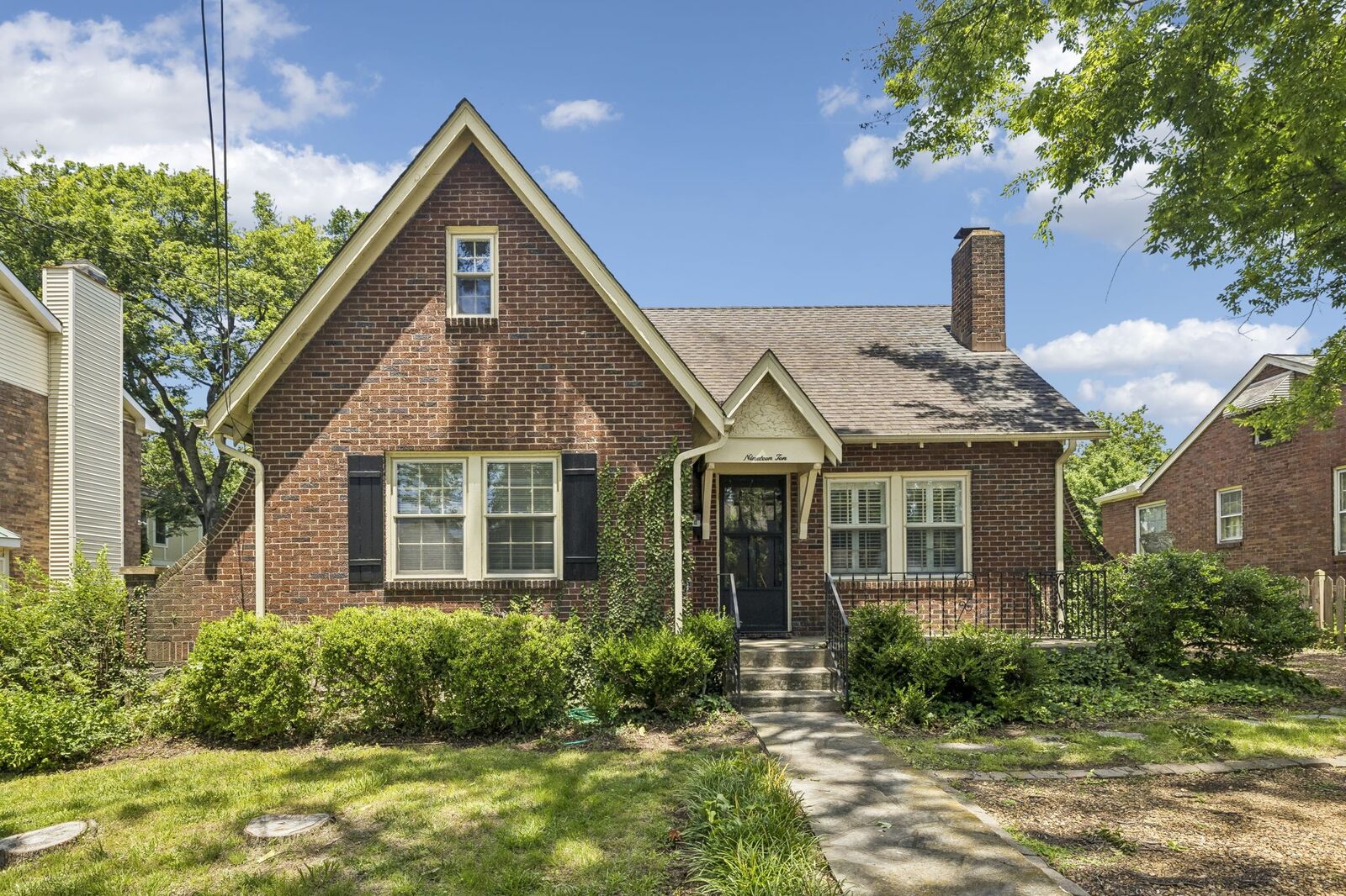 Property Photo: 1910 Sweetbriar Ave TN 37212