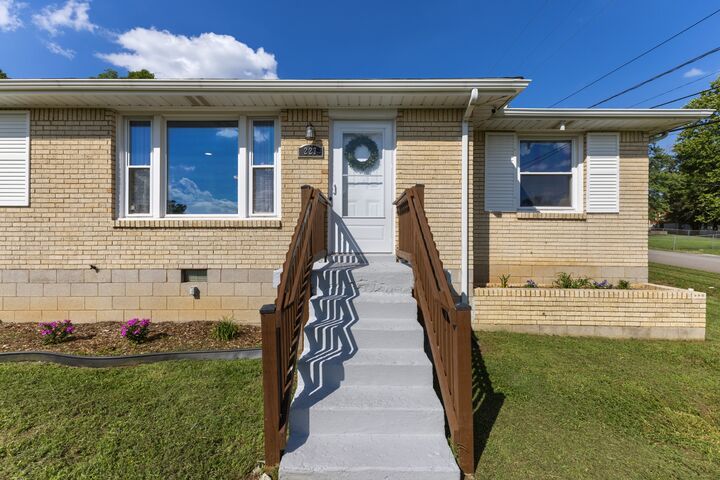 Property Photo:  227 Bonnaridge Dr  TN 37076 
