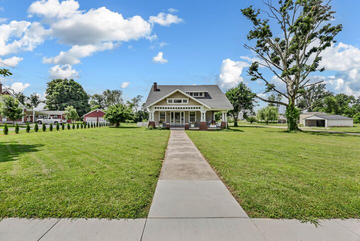 Property Photo: 407 E Nashville St KY 42266