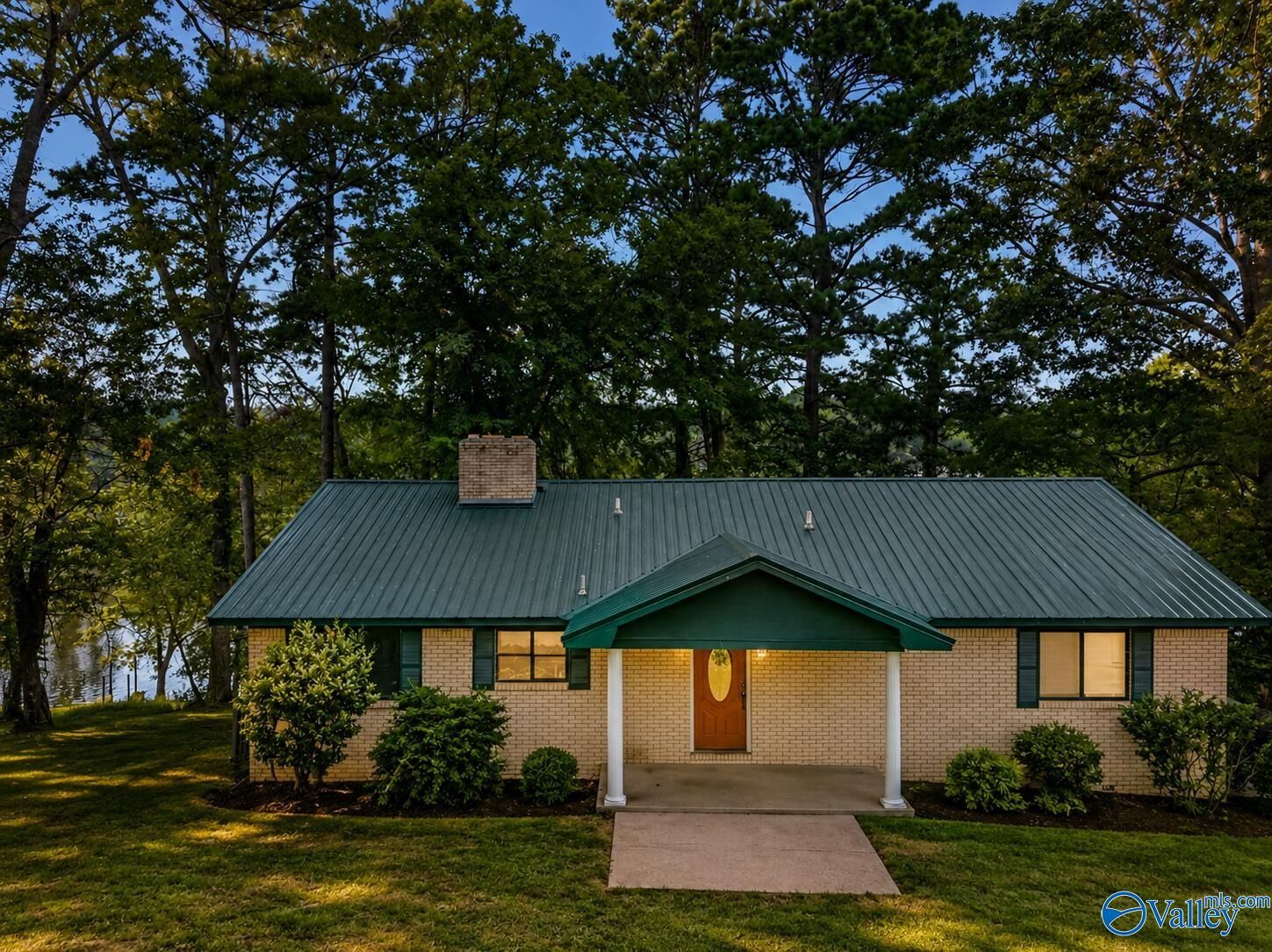 Property Photo: 1416 Leota Lake Drive N AL 35907