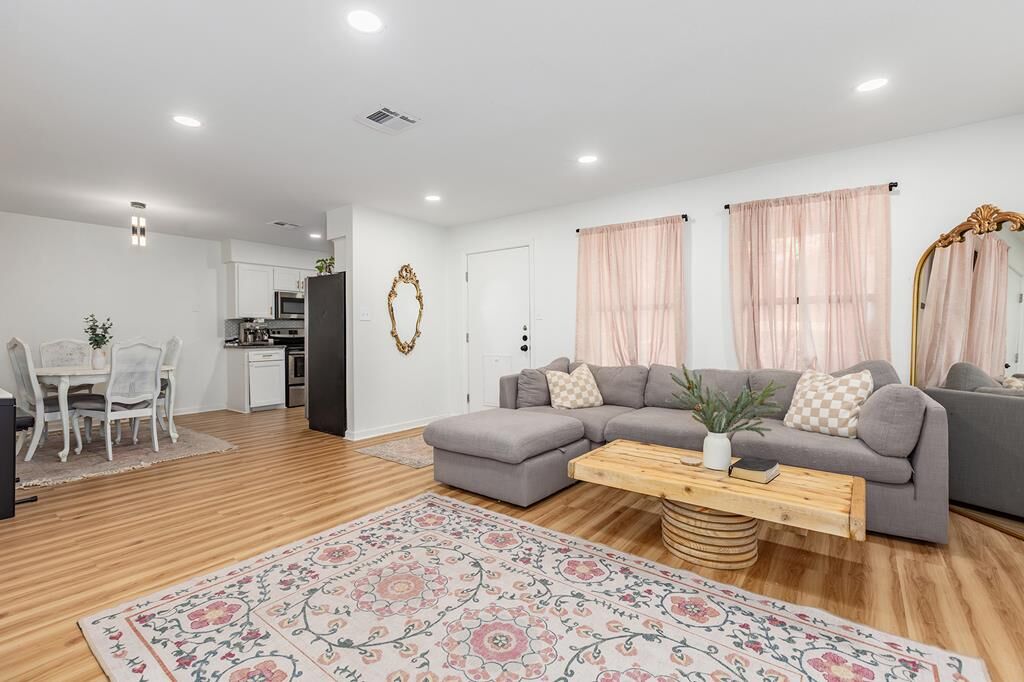 Property Photo: 401 East Linn Street TX 75949