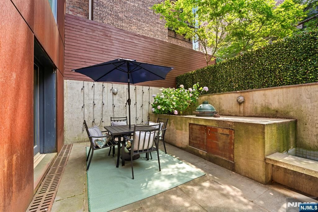 Property Photo:  565 Jersey Avenue 1  NJ 07302 