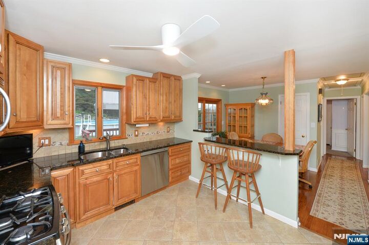 Property Photo:  30 Knolls  NJ 07403 