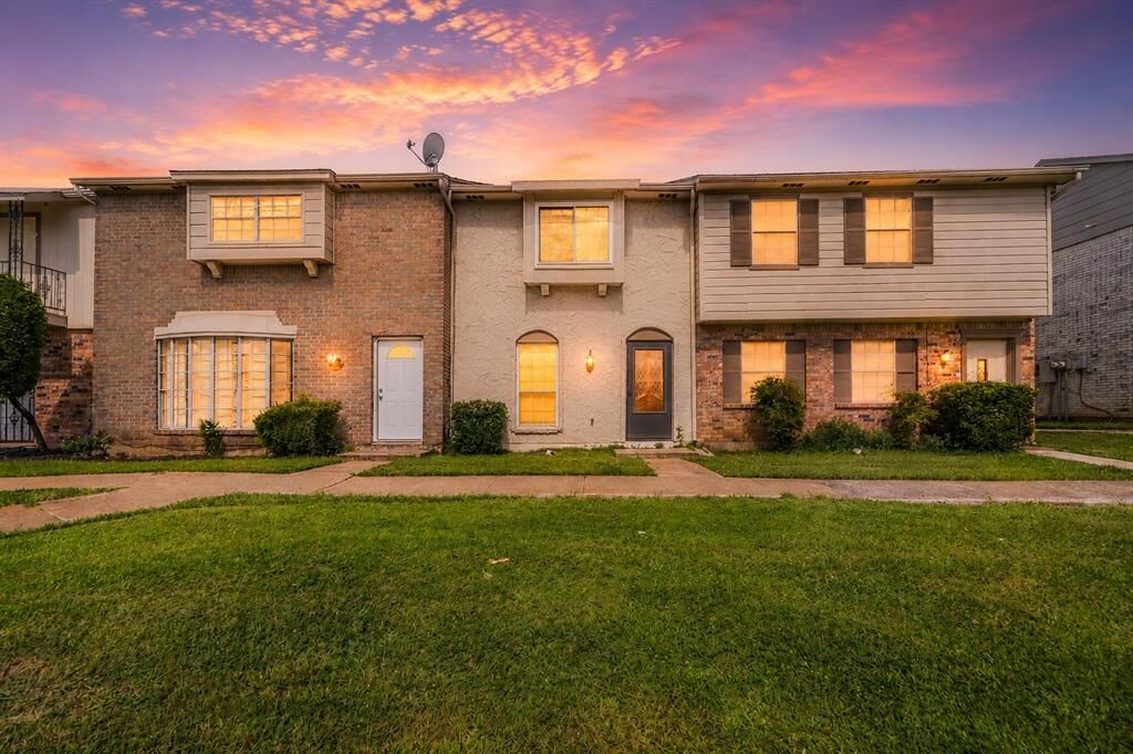 Property Photo: 36 W Creek Lane TX 75052