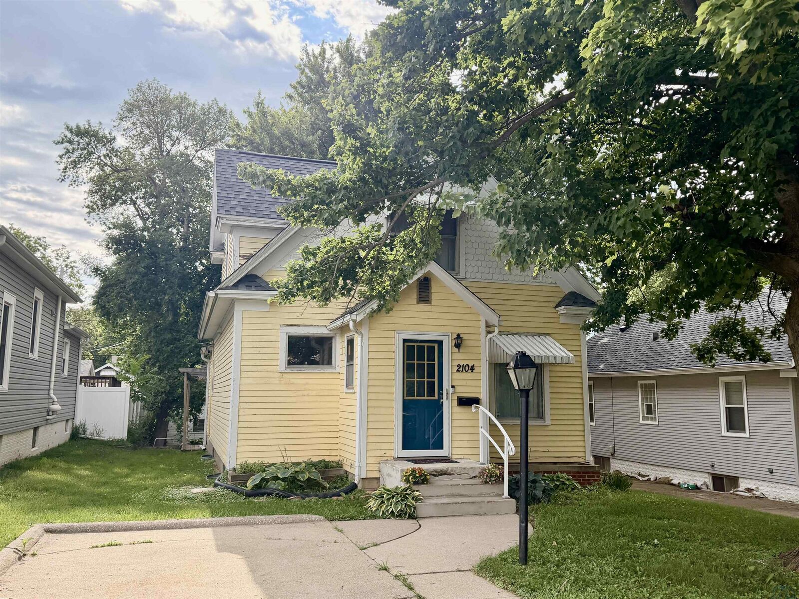 Property Photo:  2104 S Lemon Street  IA 51106 
