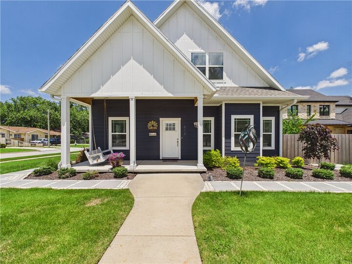 Property Photo:  616 NW 2nd Street  AR 72712 
