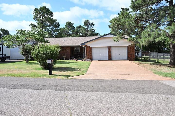 Property Photo: 432 E Carson Lane OK 73064
