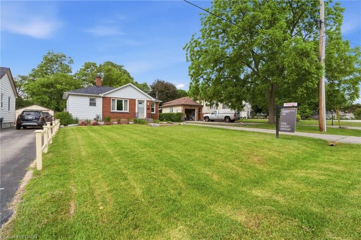 Property Photo:  1076 Clearview Avenue  ON L7T 2J1 