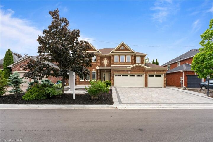 Property Photo: 6872 Round Leaf Court ON L5N 6X6