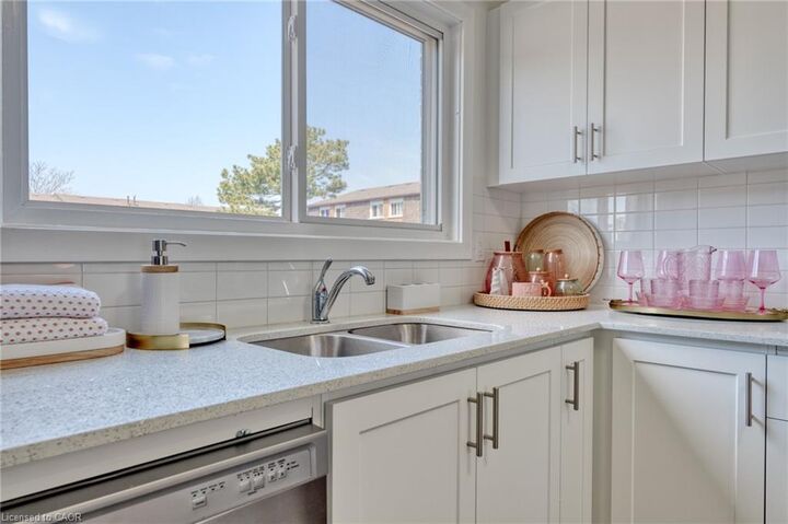 Property Photo: 20 Anna Capri Drive 27 ON L8W 1M6