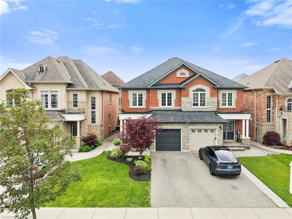 Property Photo: 82 Summerberry Way ON L9B 0G1