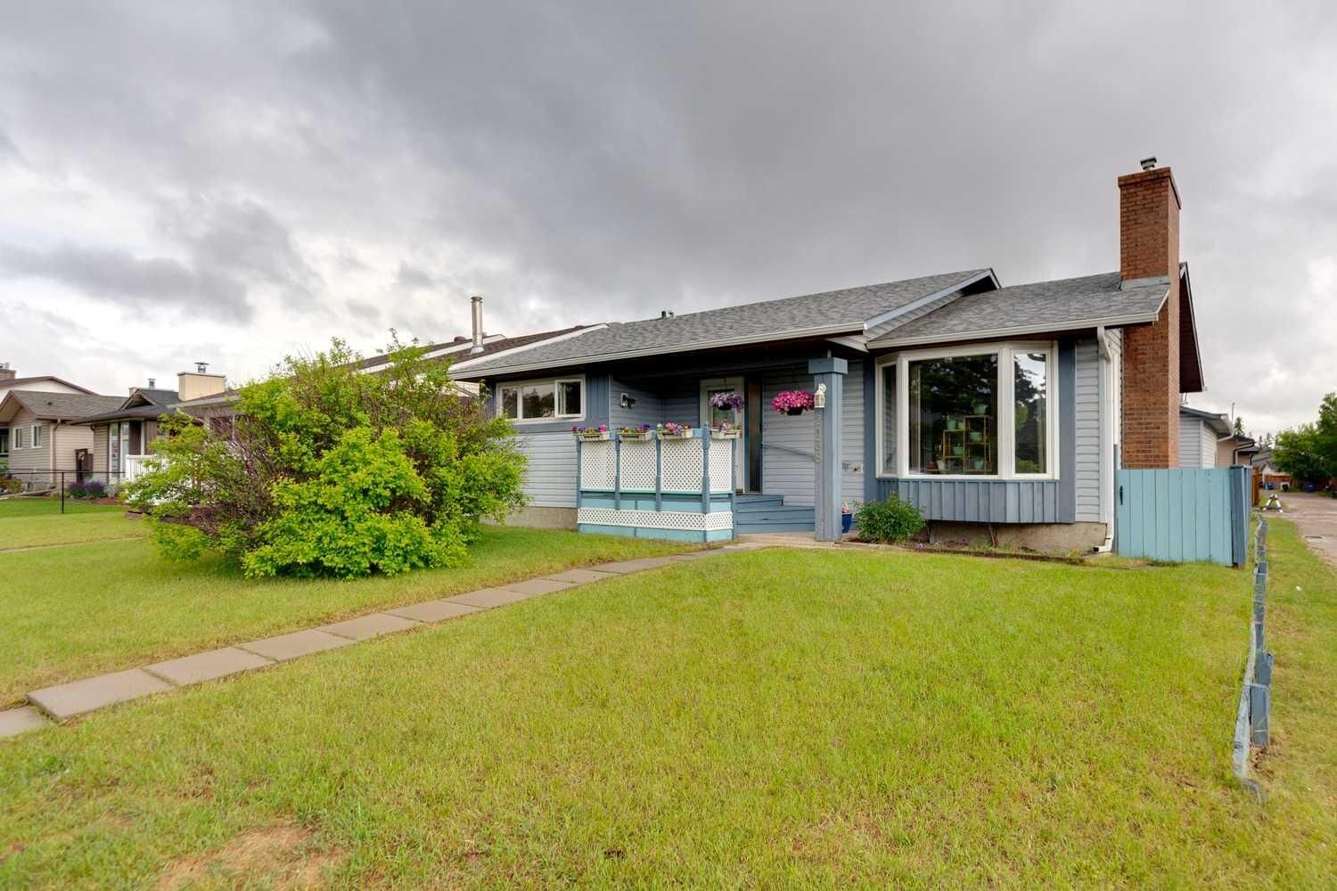Property Photo:  2138 Summerfield Boulevard SE  AB T4B 1X5 