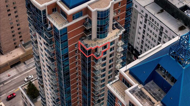 Property Photo:  910 5 Avenue SW 2402  AB T2P 0C3 