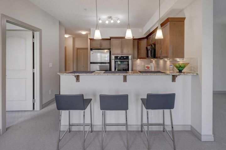 Property Photo:  70 Royal Oak Plaza NW 220  AB T3G 0C1 